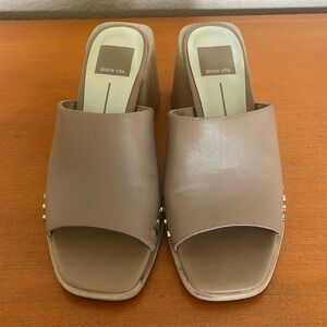 Dolce vita Women’s tan Leather Studded open toe slide block heel tan- Size 7